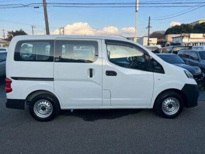 NISSAN NV200 (2016)