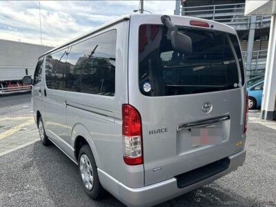 TOYOTA HIACE VAN 2015