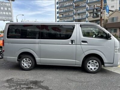 TOYOTA HIACE VAN 2015