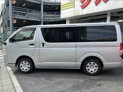 TOYOTA HIACE VAN 2015