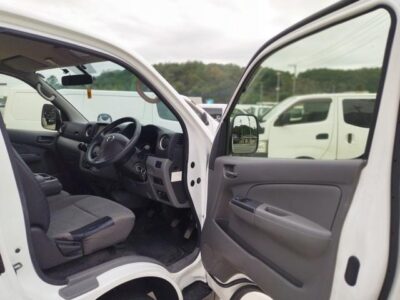 NISSAN CARAVAN NV350 2016
