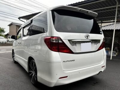 TOYOTA ALPHARD 2010