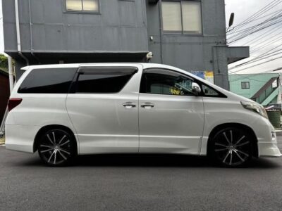 TOYOTA ALPHARD 2010