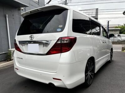 TOYOTA ALPHARD 2010